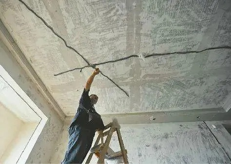 房屋楼板出现裂缝怎么办？——楼板裂缝类型、检测方法与处理措施全解析