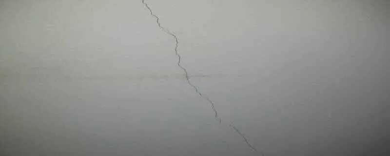 房屋墙面开裂是什么原因造成的？九大因素全面解析