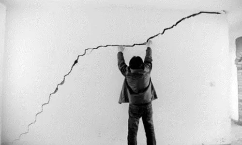  房屋沉降裂缝是横的还是竖的？——全方位解析裂缝方向与安全隐患