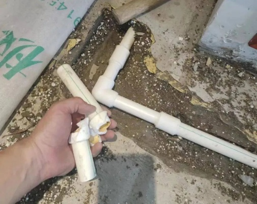  村里水管漏水导致房屋裂缝，怎么办？——从渗漏根源到科学修复的完整指南