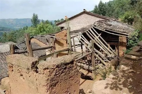  农村房屋ABCD等级全解析：从安全屋到危房的识别与应对