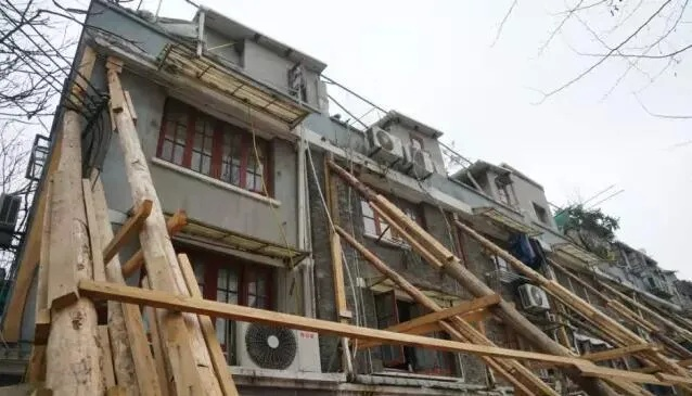 房屋倾斜多少度为正常范围？——建筑倾斜安全标准详解