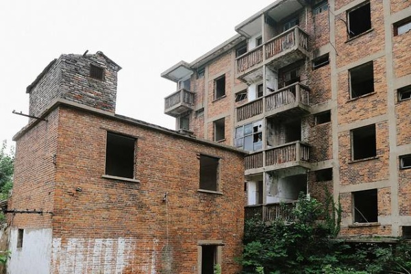  房屋设计年限50年到了怎么办？房子会立刻变成危房吗？