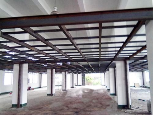  隔层选钢结构还是现浇混凝土？建筑专家五大维度深度解析