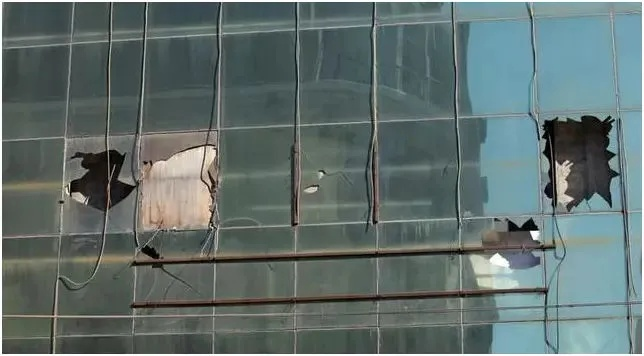 幕墙存在哪些典型安全隐患？连接松动与材料老化是核心风险