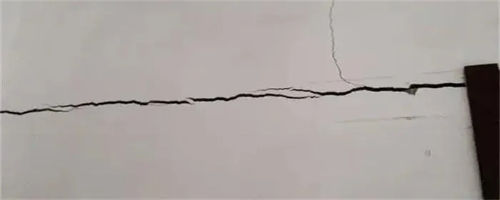 房屋裂缝找谁解决？全面解析裂缝类型与责任部门