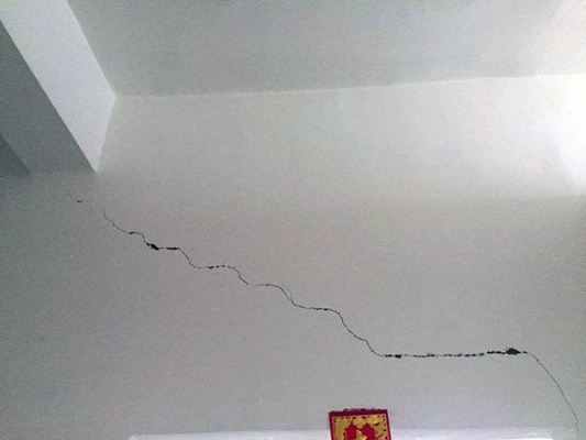 房屋开裂是什么原因造成的？五大成因与防范指南