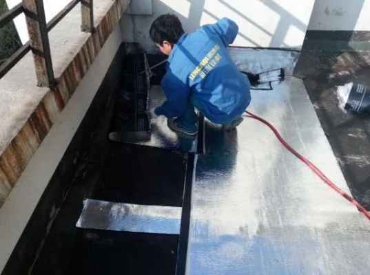  建筑防水工程现场检测如何实施？关键技术要点全解析