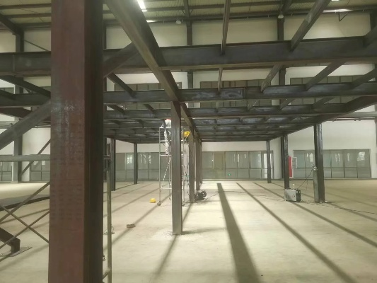  室内二层搭建钢结构安全吗？解析技术要点与风险防控