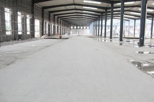 厂房混凝土地面厚度如何确定?关键影响因素与设计规范解析