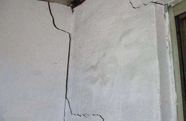 房屋出现裂缝就是危房吗？详解安全等级与处置方案