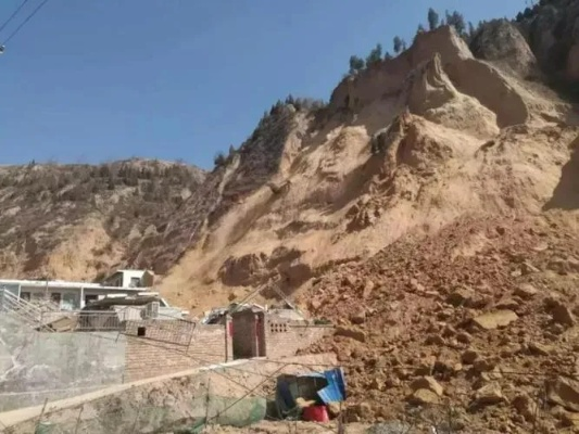 农村房屋山体滑坡政府怎么处理？分阶段应对方案详解