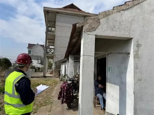 农村房屋安全鉴定FAQ：C级房屋属于危房吗？解析局部危房判定与整改策略