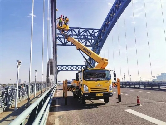 臂架式桥梁检测车是什么?桥梁安全的“折叠手术刀”