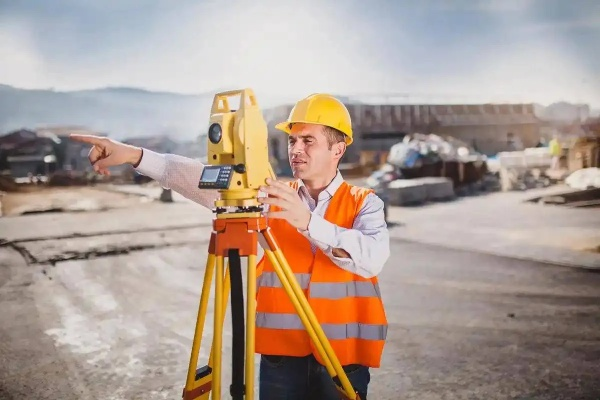  测量工程师是干什么的？为工程建设精确“导航”的守护者