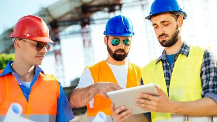 监理员和监理工程师有什么区别？职责、资格与权限全解析