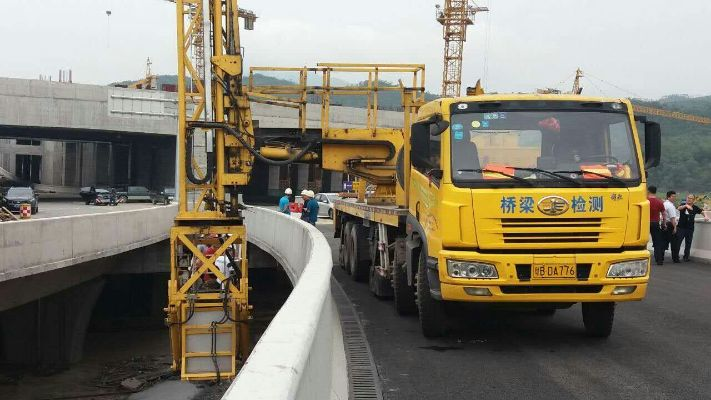 桥梁检测车多少钱?价格从数十万到数百万不等