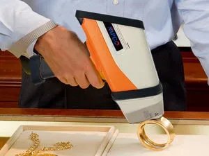 验黄金的仪器多少钱一台?——专业级与便携式设备的全面价格解析