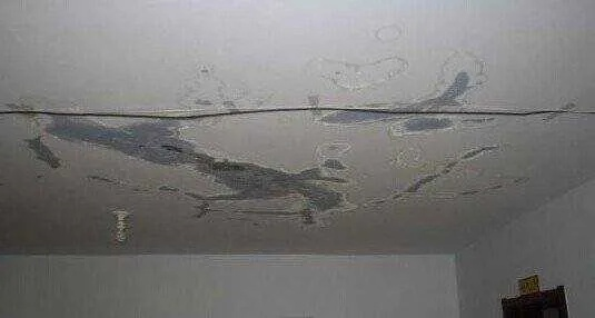  屋顶漏水导致房屋内损失怎么办？屋顶漏水损失如何认定？