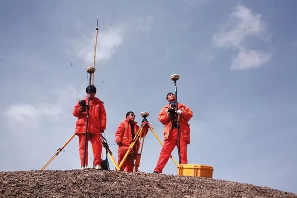 工程地质勘查：为何它是工程安全的基石？——从勘查方法到风险管控的全面解析