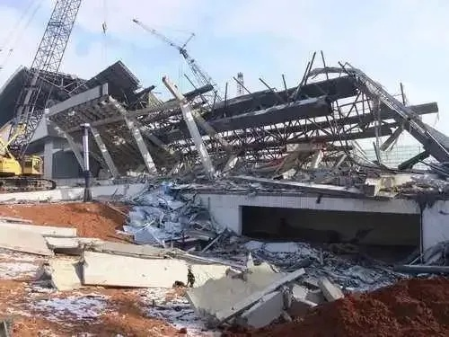 钢结构厂房地基为何频频引发事故?三大关键问题深度解析