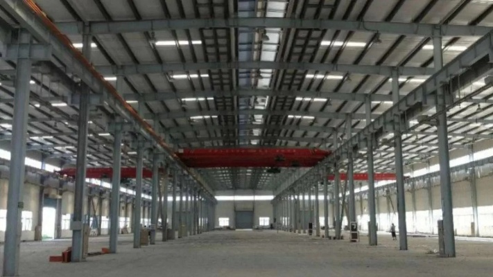 厂房钢结构图片如何解读？需关注构造细节与潜在隐患