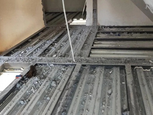 房屋中间户槽钢层有影响吗?渗漏风险与结构稳定性需重点关注