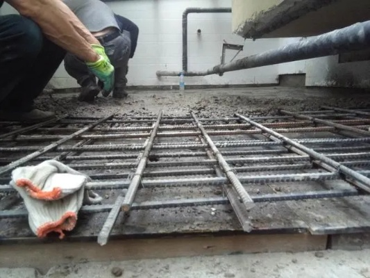 钢结构上浇筑10公分混凝土如何确保质量？全方位解析施工关键
