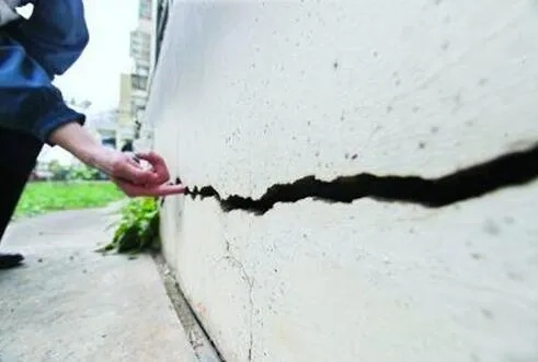  修路导致房屋开裂怎么办？专业解决方案全解析