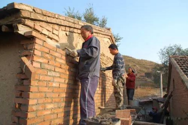 农村老式瓦房属于危房吗?详解加固改造全流程