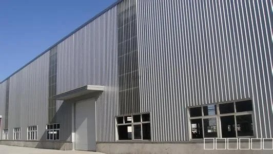  钢结构外墙一般用什么材料？从性能到安装的全面解析